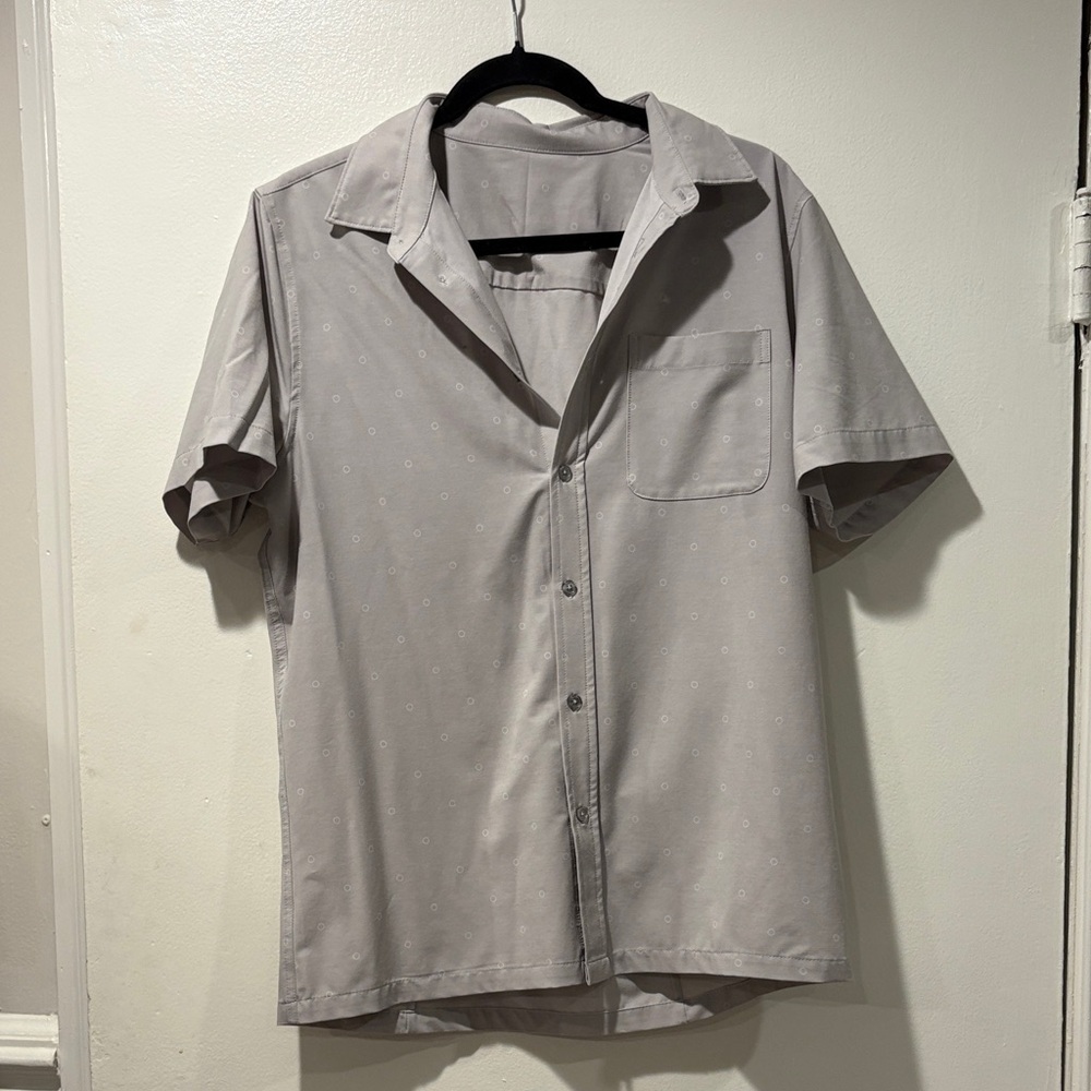 Vuori Men’s Bridge Athletic Light Gray Casual Button Down Shirt